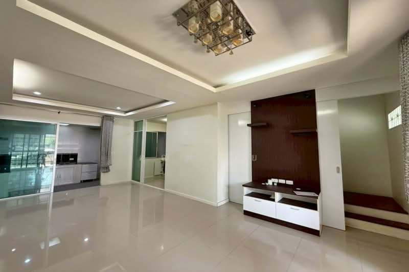 Pruksa Lite Lox Donmuang, Bangkok, Soi Thoet Rachan 45, Si Khan, Don Mueang, Bangkok, 3 Bedrooms, 119 sqm, Townhouse For Sale, by คุณพลอย, 500212761 - DDproperty.com