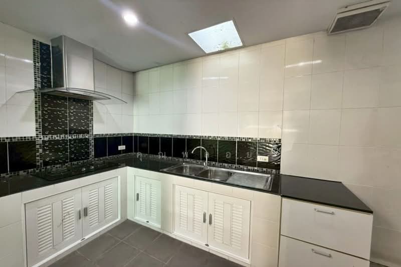 Pruksa Lite Lox Donmuang, Bangkok, Soi Thoet Rachan 45, Si Khan, Don Mueang, Bangkok, 3 Bedrooms, 119 sqm, Townhouse For Sale, by คุณพลอย, 500212761 - DDproperty.com