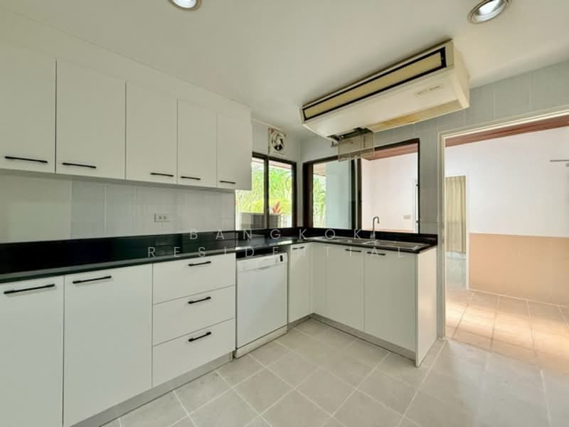 Charan Tower Residences by Aspira, Bangkok, 19 Soi Sukhumvit 43, Khlong Tan Nua, Watthana, Bangkok, 4 Bedrooms, 385 sqm, Apartment For Rent, by Bangkok Residential, 500212913 - DDproperty.com