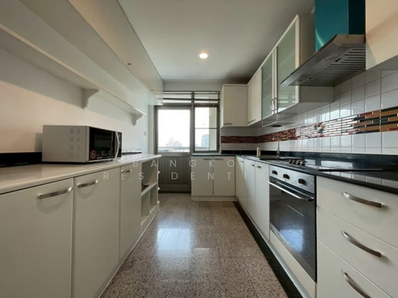 Royal Castle Sukhumvit, Bangkok, 30 Soi Sukhumvit 39, Khlongtoei Nua, Watthana, Bangkok, 3 Bedrooms, 160 sqm, Condo For Rent, by Bangkok Residential, 500212970 - DDproperty.com