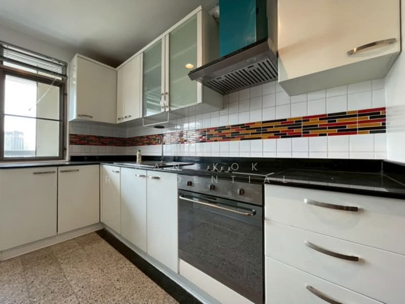 Royal Castle Sukhumvit, Bangkok, 30 Soi Sukhumvit 39, Khlongtoei Nua, Watthana, Bangkok, 3 Bedrooms, 160 sqm, Condo For Rent, by Bangkok Residential, 500212970 - DDproperty.com