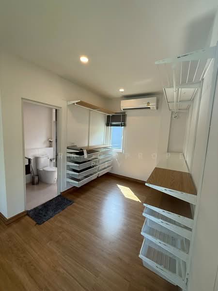 Centro Bangna-Wongwean, Bangkok, Kanchanaphisek Road, Dok Mai, Prawet, Bangkok, 4 Bedrooms, 200 sqm, Single Detached House For Rent, by CorrectProperty, 500213032 - DDproperty.com