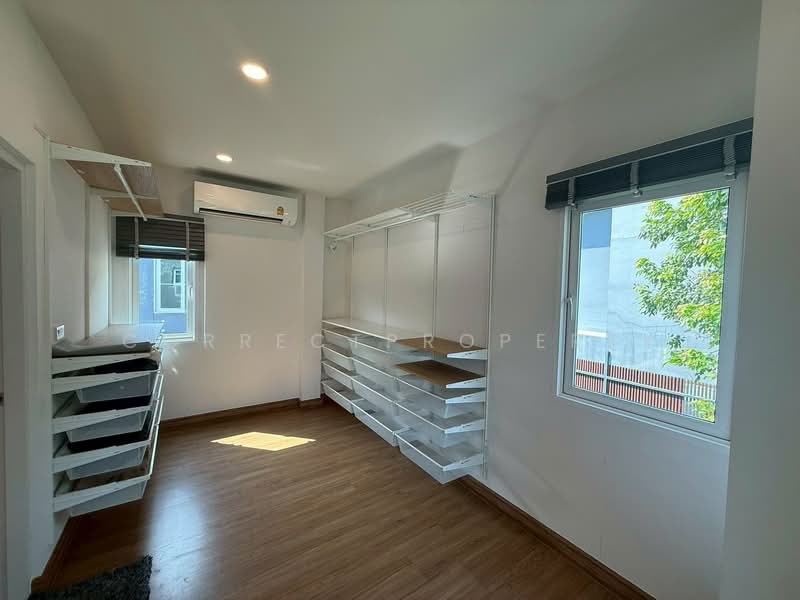 Centro Bangna-Wongwean, Bangkok, Kanchanaphisek Road, Dok Mai, Prawet, Bangkok, 4 Bedrooms, 200 sqm, Single Detached House For Rent, by CorrectProperty, 500213032 - DDproperty.com
