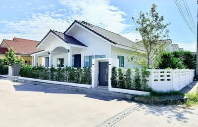 ขาย - บ้านเดี่ยวหลังมุมสวยในโครงการ หมู่บ้านสุขสิริ ตะเคียนเตี้ย, ชลบุรี