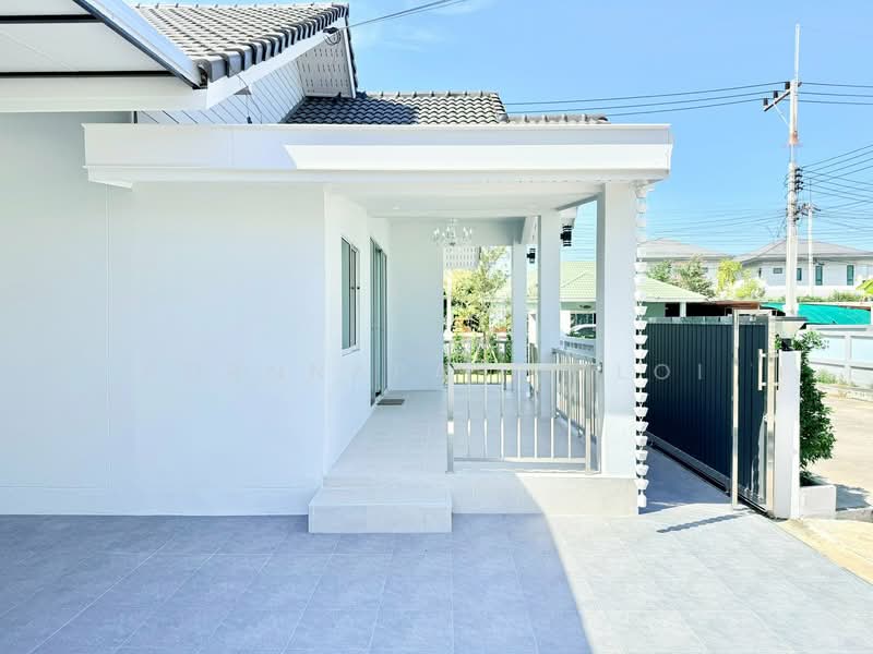 For Sale - Acharming corner house in Suksiri Village Takhian Tia,, Chon Buri (Pattaya)