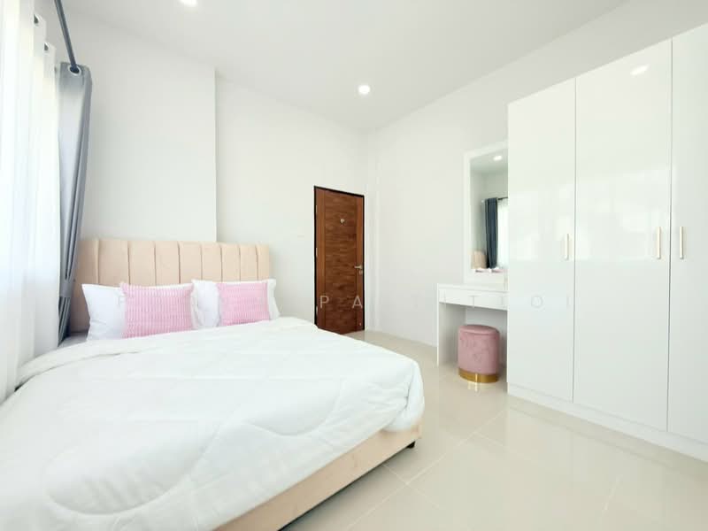 For Sale - Acharming corner house in Suksiri Village Takhian Tia,, Chon Buri (Pattaya)