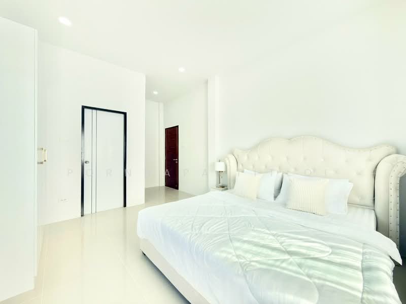 For Sale - Acharming corner house in Suksiri Village Takhian Tia,, Chon Buri (Pattaya)