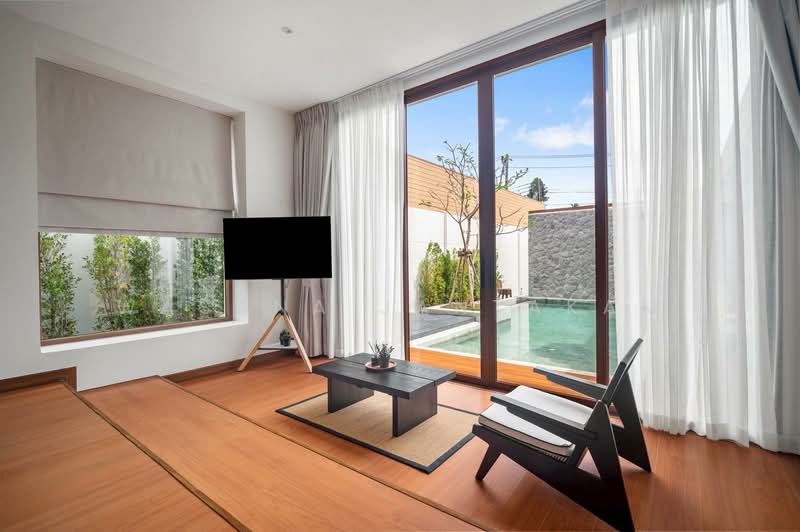 ให้เช่า - 3 Bedrooms Luxury Pool Villa for Rent in Pasak 8, ภูเก็ต