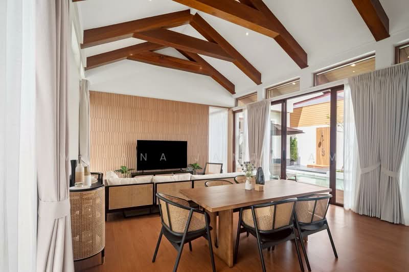 ให้เช่า - 3 Bedrooms Luxury Pool Villa for Rent in Pasak 8, ภูเก็ต