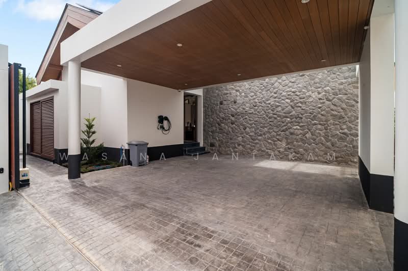 ให้เช่า - 3 Bedrooms Luxury Pool Villa for Rent in Pasak 8, ภูเก็ต