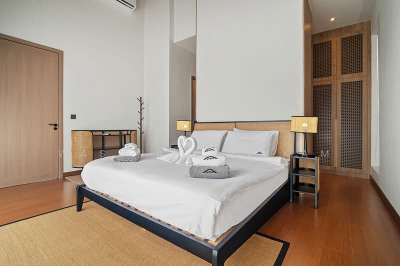 ให้เช่า - 3 Bedrooms Luxury Pool Villa for Rent in Pasak 8, ภูเก็ต