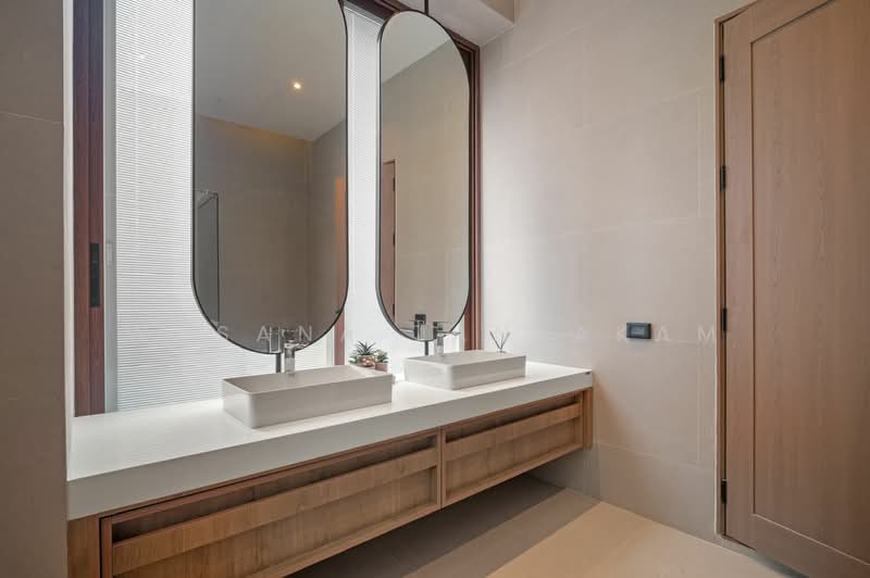 ให้เช่า - 3 Bedrooms Luxury Pool Villa for Rent in Pasak 8, ภูเก็ต