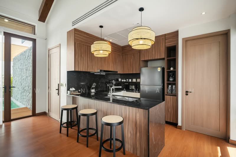 ให้เช่า - 3 Bedrooms Luxury Pool Villa for Rent in Pasak 8, ภูเก็ต