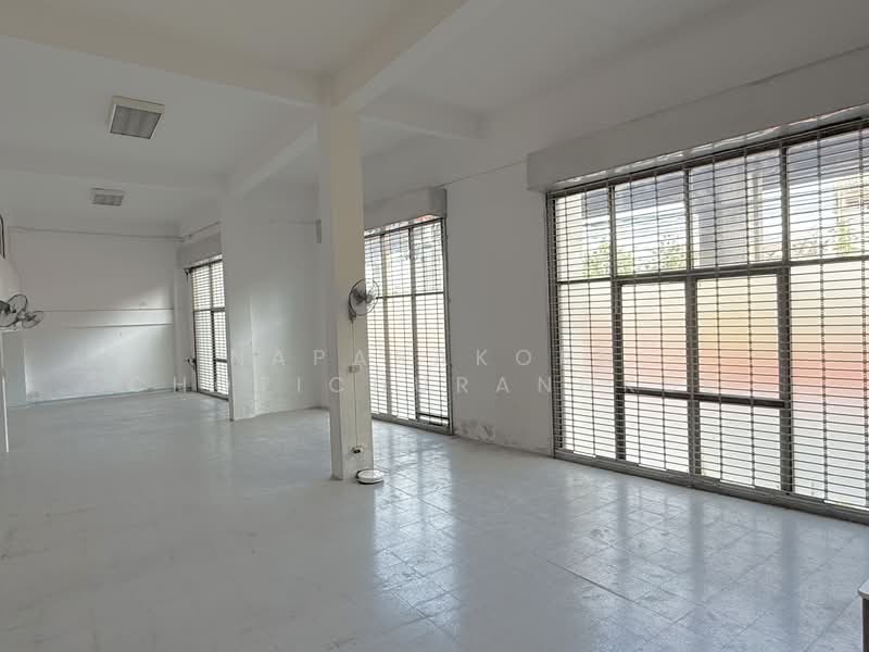 Ground floor for rent, commercial building in Taling Chan on Borommaratchachonnani 53-55 by owner, Bangkok, ริมถนนบรมราชชนนี 53-55, Taling Chan, Taling Chan, Bangkok, , 231 sqm, Shophouse For Rent, by Napasakorn Chotichurangkul, 500213182 - DDproperty.com