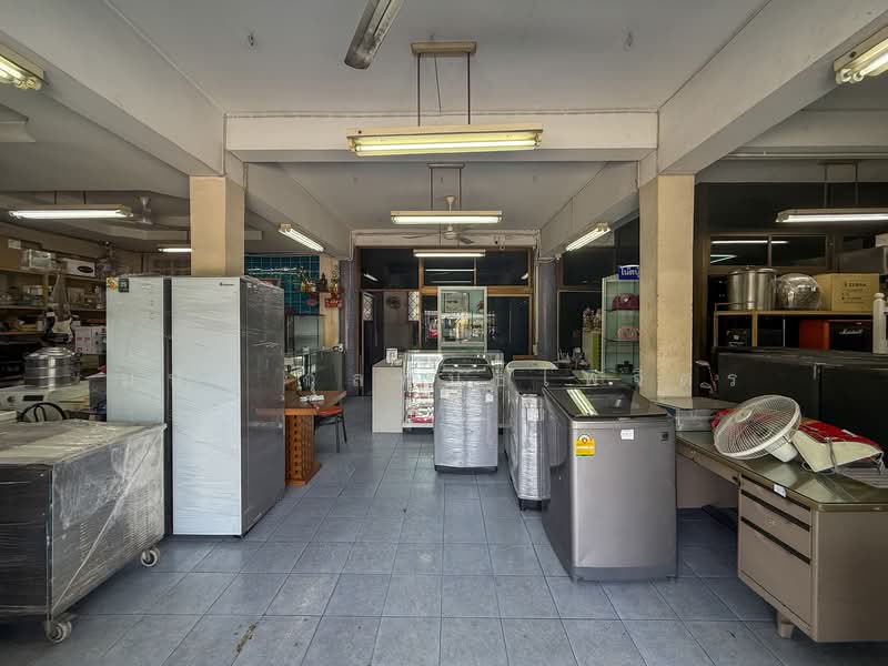 For Rent - Commercial building in Pattaya, located on the main road., Chon Buri (Pattaya)