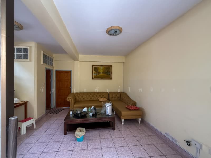 For Rent - Commercial building in Pattaya, located on the main road., Chon Buri (Pattaya)