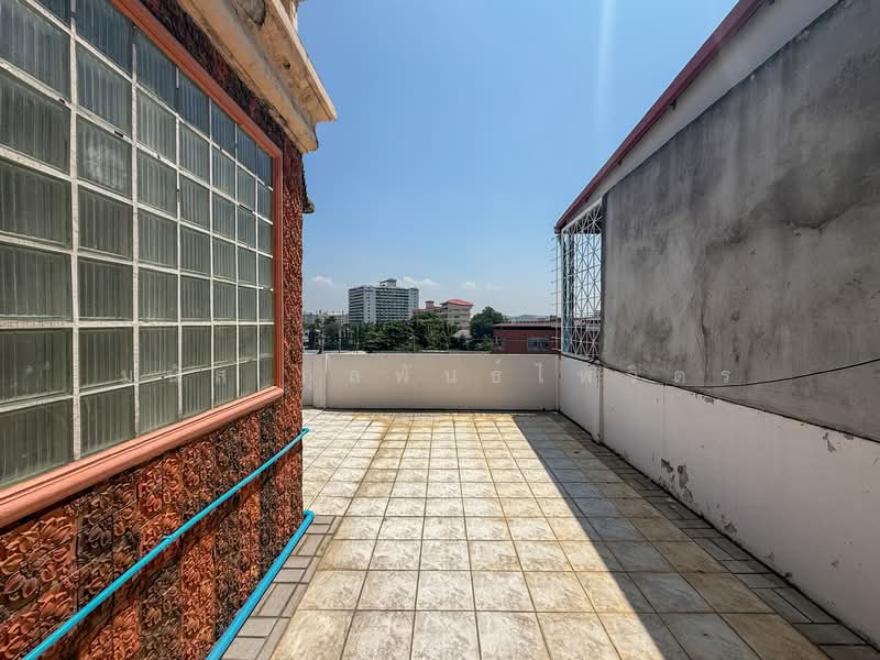 For Rent - Commercial building in Pattaya, located on the main road., Chon Buri (Pattaya)