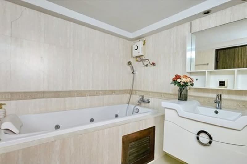 Hillside Condo 4, Chiang Mai, Chang Phuak, Muang Chiang Mai, Chiang Mai, 1 Bedroom, 56 sqm, Condo For Sale, by เอมิล ไวซ์, 500213324 - DDproperty.com