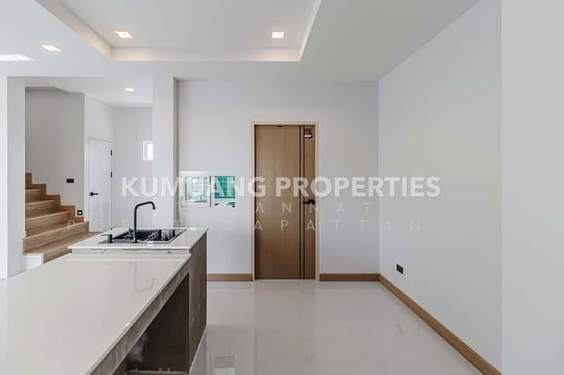 บ้านเดี่ยว 2 ชั้น สไตล์โมเดิร์น Arc, Chiang Mai, San Phak Wan, Hang Dong, Chiang Mai, 5 Bedrooms, 500 sqm, Single Detached House For Sale, by Tanannat Porntadapattanayothin, 500213337 - DDproperty.com