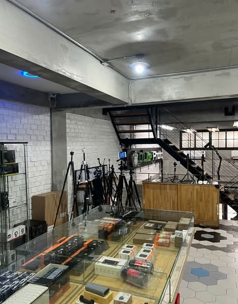 For Sale - The entire building has been fully renovated, making it perfect for running a business., Bangkok