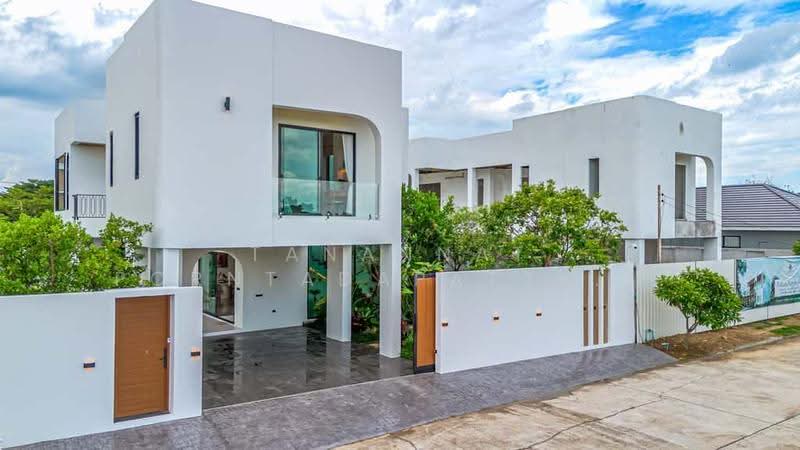 Luxury Modern Pool Villa, Chiang Mai, Ban Waen, Hang Dong, Chiang Mai, 4 Bedrooms, 550 sqm, Single Detached House For Sale, by Tanannat Porntadapattanayothin, 500213564 - DDproperty.com