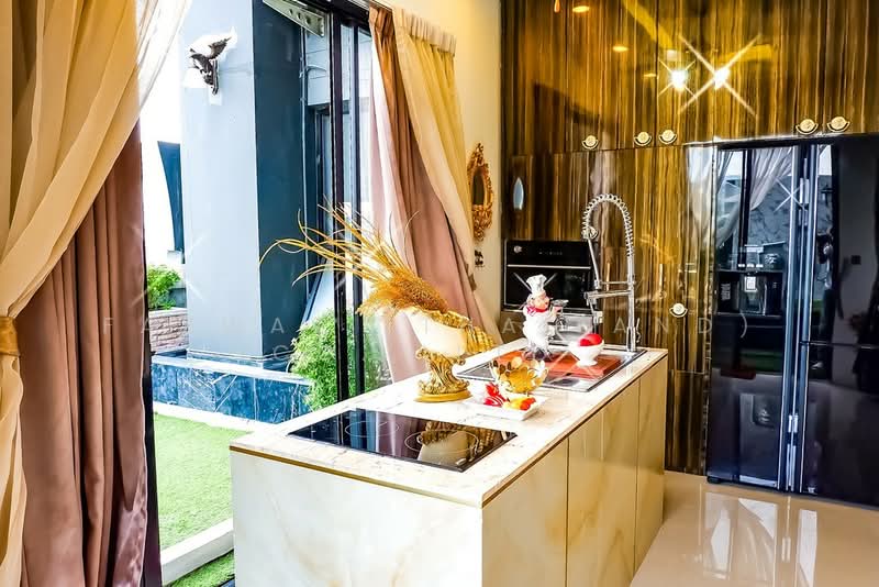Vista Garden, Bangkok, 53 Saeng Thip Alley, Phra Kanong Nua, Watthana, Bangkok, 5 Bedrooms, 195 sqm, Condo For Sale, by Fazwaz (Thailand) Co., Ltd., 500213578 - DDproperty.com