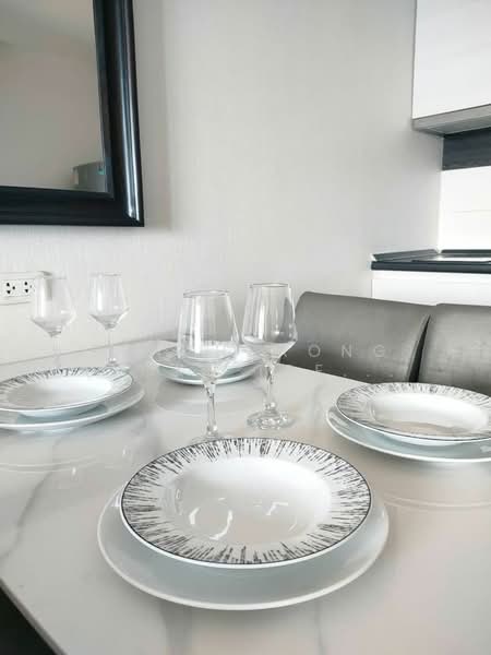 Life Ratchadapisek, Bangkok, 279 Ratchadapisaek Road, Huai Khwang, Huai Khwang, Bangkok, 2 Bedrooms, 56 sqm, Condo For Rent, by Bencharong (Yok) Treerat-a-na-wat, 500213626 - DDproperty.com