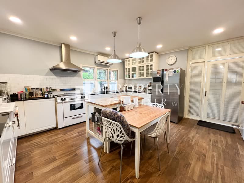 House Sukhumvit 81 Near Sukhumvit Road 400 m., Bangkok, สุขุมวิท, Phra Kanong Nua, Watthana, Bangkok, 5 Bedrooms, 350 sqm, Single Detached House For Sale, by Chidaphar Beawlek, 500213664 - DDproperty.com