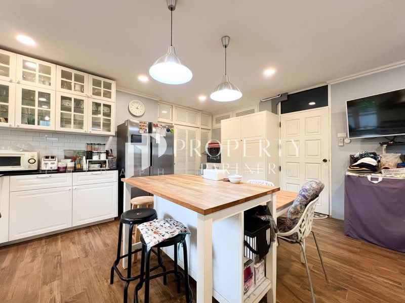 House Sukhumvit 81 Near Sukhumvit Road 400 m., Bangkok, สุขุมวิท, Phra Kanong Nua, Watthana, Bangkok, 5 Bedrooms, 350 sqm, Single Detached House For Sale, by Chidaphar Beawlek, 500213664 - DDproperty.com