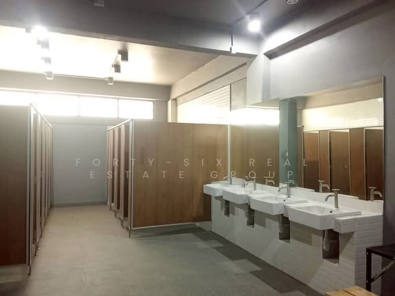 For Rent - โกดังให้เช่าย่านลาดกระบัง ใกล้ถนนศรีนครินทร์ร่มเกล้า พื้นที่รวมสำนักงาน 1,100ตารางเมตร, Bangkok