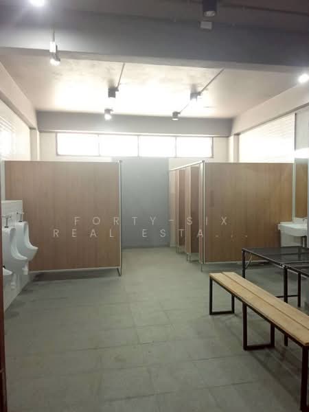 ให้เช่า - โกดังให้เช่าย่านลาดกระบัง ใกล้ถนนศรีนครินทร์ร่มเกล้า พื้นที่รวมสำนักงาน 1,100ตารางเมตร, กรุงเทพ