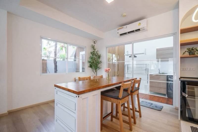Indy Bangna-Ramkhamhaeng 2, Bangkok, Soi 7, Dok Mai, Prawet, Bangkok, 3 Bedrooms, 170 sqm, Townhouse For Rent, by Wallaya (Jang) Boonmee, 500213784 - DDproperty.com