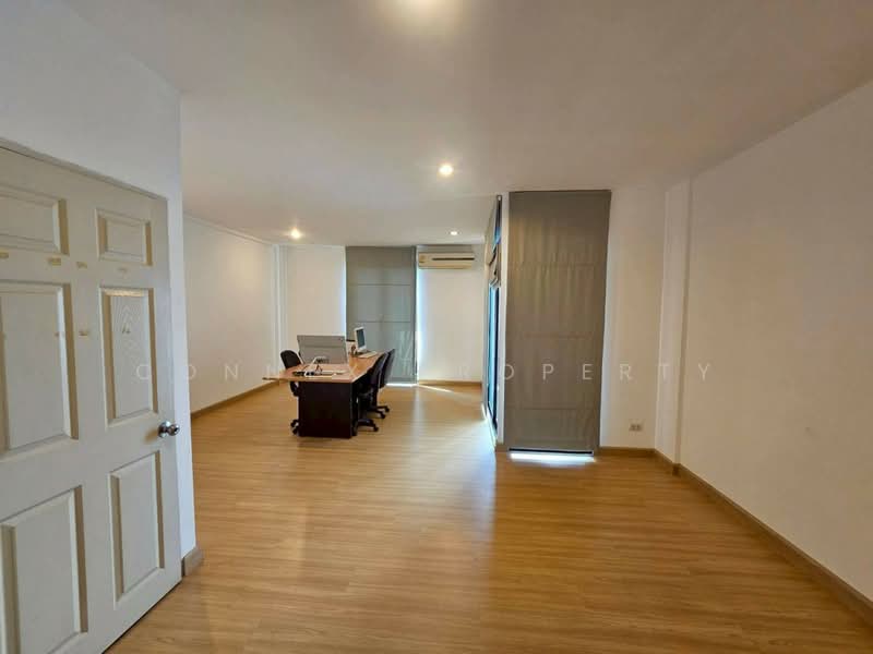 Areeya Mandarina Ratchada - Sutthisarn, Bangkok, -, Samsen Nok, Huai Khwang, Bangkok, , 300 sqm, Office Space For Sale, by Connex Property, 500213806 - DDproperty.com