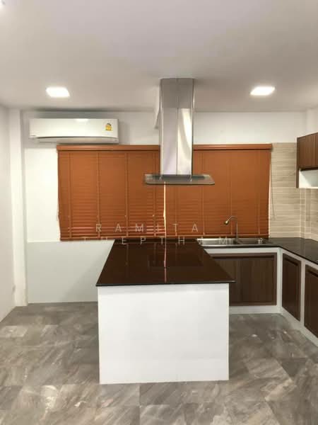 3-BR House, Bangkok, Phlapphla, Wang Thonglang, Bangkok, 3 Bedrooms, 66 sqm, Single Detached House For Rent, by Ramita  Theptham, 500213852 - DDproperty.com