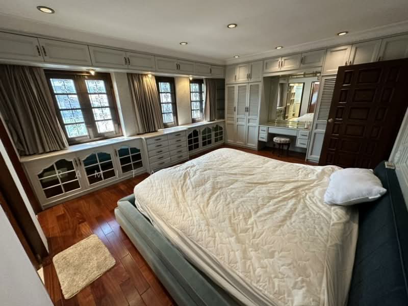 5-BR House, Bangkok, Thung Maha Mek, Sathon, Bangkok, 5 Bedrooms, 800 sqm, Single Detached House For Rent, by Ramita  Theptham, 500213853 - DDproperty.com