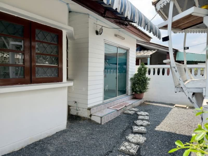 [ขาย] บ้านเดี่ยวชั้นเดียว หมู่บ้านกฤษดานคร 10 พื้นที่กว้างน่าอยู่ ร่มรื่น บ้านหันทิศเหนือ ใกล้เซนทร, Nonthaburi, Bang Rak Pattana, Bang Bua Thong, Nonthaburi, 6 Bedrooms, 140 sqm, Single Detached House For Sale, by เรียลตี้ วัน, 500213914 - DDproperty.com