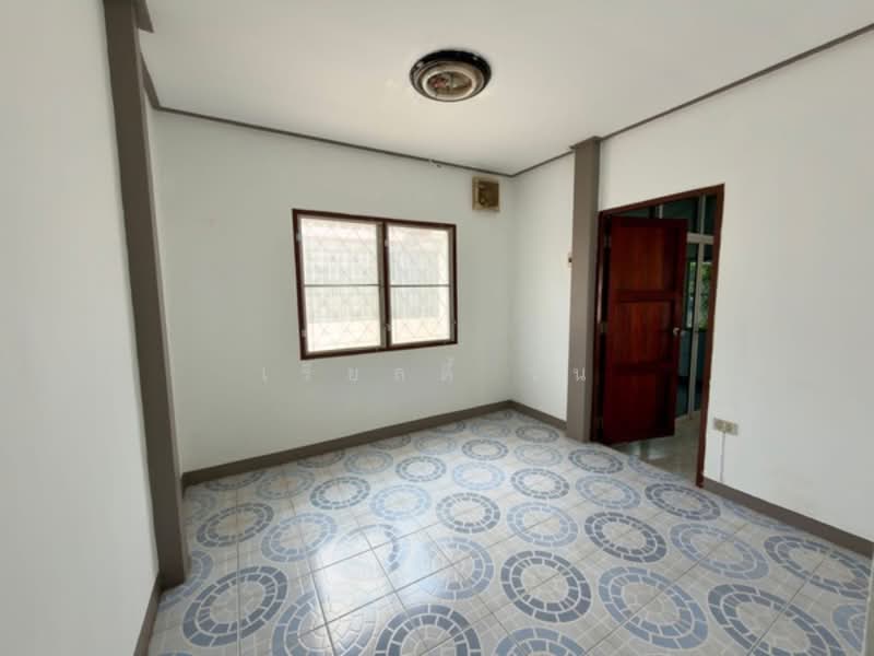 [ขาย] บ้านเดี่ยวชั้นเดียว หมู่บ้านกฤษดานคร 10 พื้นที่กว้างน่าอยู่ ร่มรื่น บ้านหันทิศเหนือ ใกล้เซนทร, Nonthaburi, Bang Rak Pattana, Bang Bua Thong, Nonthaburi, 6 Bedrooms, 140 sqm, Single Detached House For Sale, by เรียลตี้ วัน, 500213914 - DDproperty.com