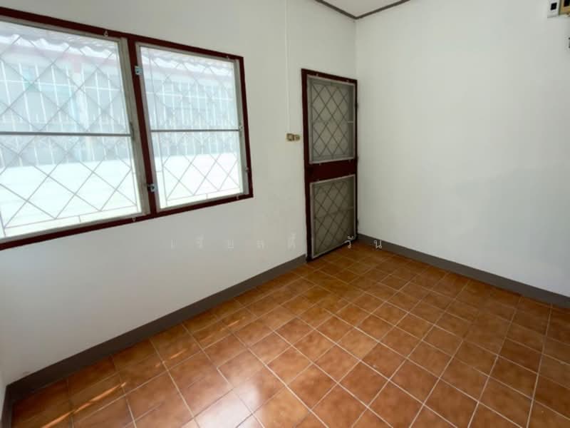 [ขาย] บ้านเดี่ยวชั้นเดียว หมู่บ้านกฤษดานคร 10 พื้นที่กว้างน่าอยู่ ร่มรื่น บ้านหันทิศเหนือ ใกล้เซนทร, Nonthaburi, Bang Rak Pattana, Bang Bua Thong, Nonthaburi, 6 Bedrooms, 140 sqm, Single Detached House For Sale, by เรียลตี้ วัน, 500213914 - DDproperty.com