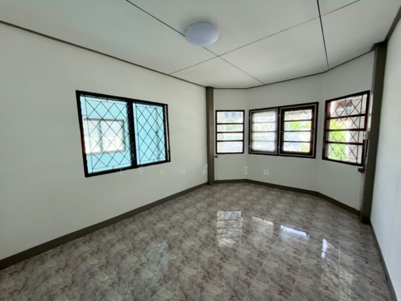 [ขาย] บ้านเดี่ยวชั้นเดียว หมู่บ้านกฤษดานคร 10 พื้นที่กว้างน่าอยู่ ร่มรื่น บ้านหันทิศเหนือ ใกล้เซนทร, Nonthaburi, Bang Rak Pattana, Bang Bua Thong, Nonthaburi, 6 Bedrooms, 140 sqm, Single Detached House For Sale, by เรียลตี้ วัน, 500213914 - DDproperty.com