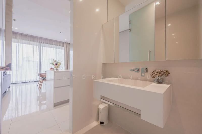 Vittorio 39, Bangkok, 8 Sukhumvit, Khlong Tan Nua, Watthana, Bangkok, 2 Bedrooms, 138 sqm, Condo For Rent, by Tulaporn Onjun, 500213945 - Powder room - DDproperty.com