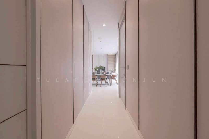 Vittorio 39, Bangkok, 8 Sukhumvit, Khlong Tan Nua, Watthana, Bangkok, 2 Bedrooms, 138 sqm, Condo For Rent, by Tulaporn Onjun, 500213945 - Hall way to the reception area - DDproperty.com