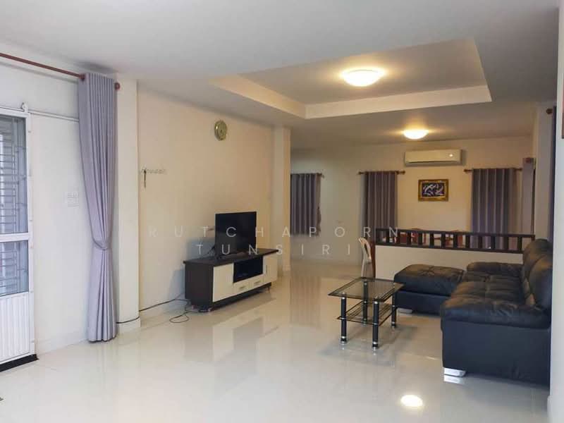 บ้านในโครงการ ให้เช่า – ใกล้กาดฝรั่ง เพียง 5 นาที ค่าเช่า 23,000 บาท / เดือน รหัสทรัพย์ : No.14H947, Chiang Mai, Ban Waen, Hang Dong, Chiang Mai, 3 Bedrooms, 180 sqm, Single Detached House For Rent, by Rutchaporn Tunsiri, 500213991 - DDproperty.com