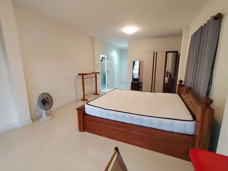 บ้านในโครงการ ให้เช่า – ใกล้กาดฝรั่ง เพียง 5 นาที ค่าเช่า 23,000 บาท / เดือน รหัสทรัพย์ : No.14H947, Chiang Mai, Ban Waen, Hang Dong, Chiang Mai, 3 Bedrooms, 180 sqm, Single Detached House For Rent, by Rutchaporn Tunsiri, 500213991 - DDproperty.com