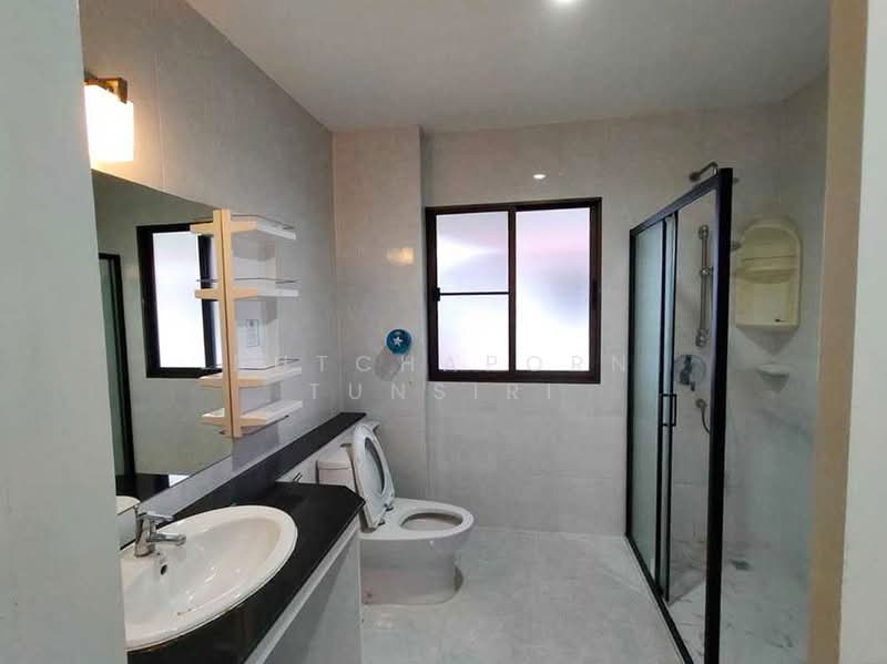 บ้านในโครงการ ให้เช่า – ใกล้กาดฝรั่ง เพียง 5 นาที ค่าเช่า 23,000 บาท / เดือน รหัสทรัพย์ : No.14H947, Chiang Mai, Ban Waen, Hang Dong, Chiang Mai, 3 Bedrooms, 180 sqm, Single Detached House For Rent, by Rutchaporn Tunsiri, 500213991 - DDproperty.com