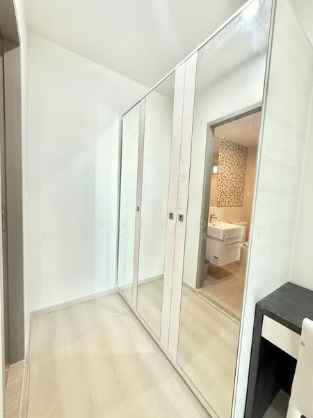 Life Ratchadapisek, Bangkok, 279 Ratchadapisaek Road, Huai Khwang, Huai Khwang, Bangkok, 2 Bedrooms, 56 sqm, Condo For Rent, by Kornkanock Kanockpradit, 500214063 - DDproperty.com