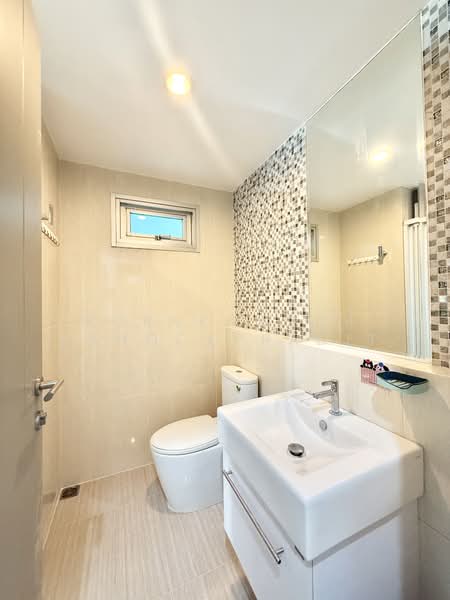 Life Ratchadapisek, Bangkok, 279 Ratchadapisaek Road, Huai Khwang, Huai Khwang, Bangkok, 2 Bedrooms, 56 sqm, Condo For Rent, by Kornkanock Kanockpradit, 500214063 - DDproperty.com