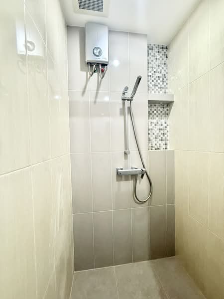 Life Ratchadapisek, Bangkok, 279 Ratchadapisaek Road, Huai Khwang, Huai Khwang, Bangkok, 2 Bedrooms, 56 sqm, Condo For Rent, by Kornkanock Kanockpradit, 500214063 - DDproperty.com