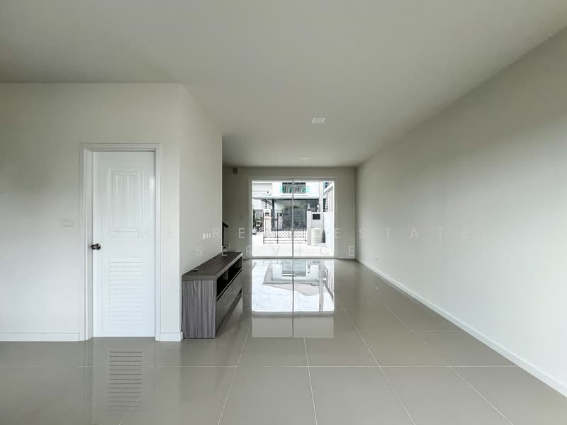 The Verona Village Rama 9-New Krungthepkrita, Bangkok, Patthana Chonabot 3 Road, Khlong Song Ton Nun, Lat Krabang, Bangkok, 3 Bedrooms, 145 sqm, Townhouse For Sale, by HOME Real Estate Service, 500214067 - DDproperty.com
