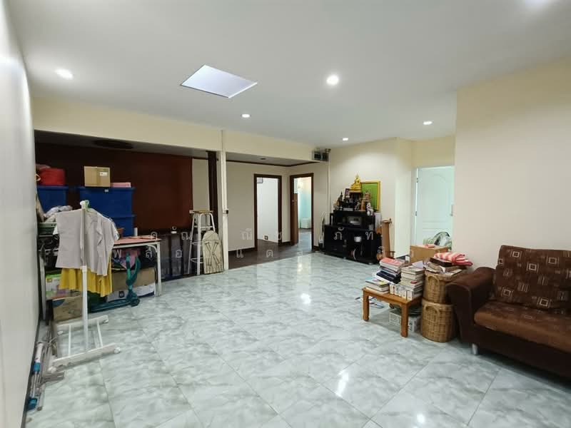 บ้านเดี่ยว 2 ชั้น 39 ตร.ว. ชุมชนฟื้นนครร่มเกล้า ระยะ4 โซน 10 ซอยเคหะร่มเกล้า31 แยก4-3, Bangkok, ถนนรามอินทรา, Khlong Song Ton Nun, Lat Krabang, Bangkok, 5 Bedrooms, 180 sqm, Single Detached House For Sale, by คุณ ณิชาภัทร พลอยแดง (นิว), 500214310 - DDproperty.com