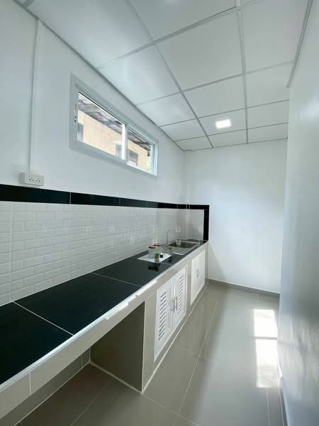 ทาวน์เฮ้าส์ 2 ชั้น ตรงข้ามกองสลาก เนื้อที่ 20 ตารางวา 3 ห้องนอน ซอยรณสิทธิพิชัย 13 จ.นนทบุรี, นนทบุรี, ท่าทราย, เมืองนนทบุรี, นนทบุรี, 80 ตร.ม., ทาวน์เฮ้าส์ ขาย, โดย สรภพ ยอดไชย (สีฝุ่น), 500214521 - DDproperty.com